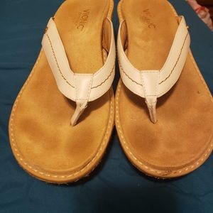 Vionic Grenada wedge sandals white, size 8